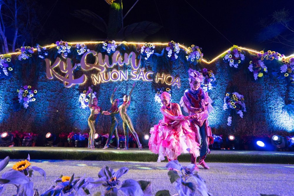 anh 2- Le hoi ky quan muon sac hoa 3