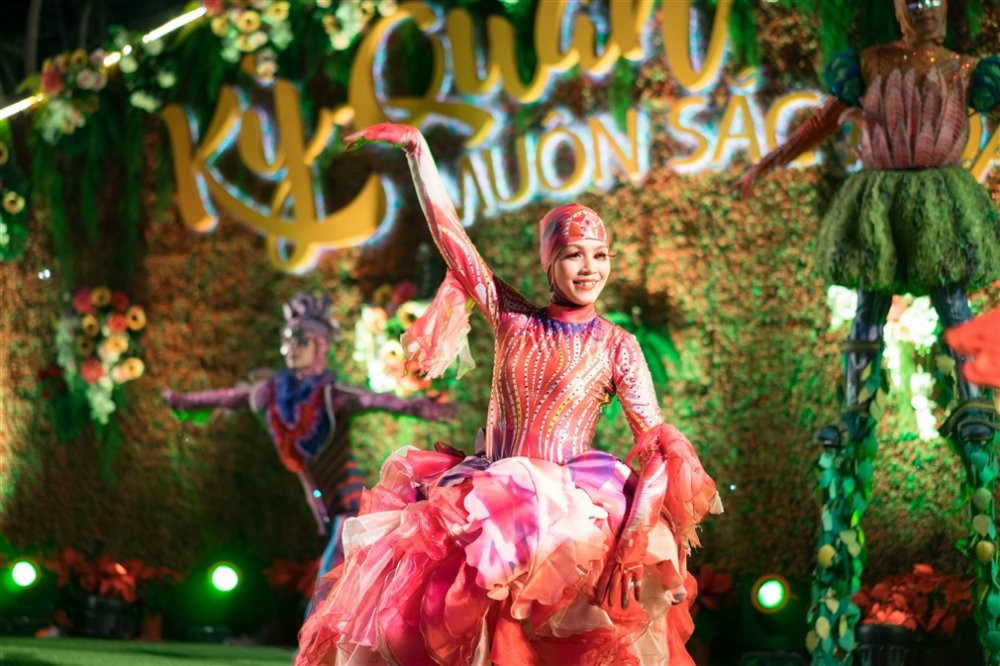 anh 4- Le hoi ky quan muon sac hoa 5