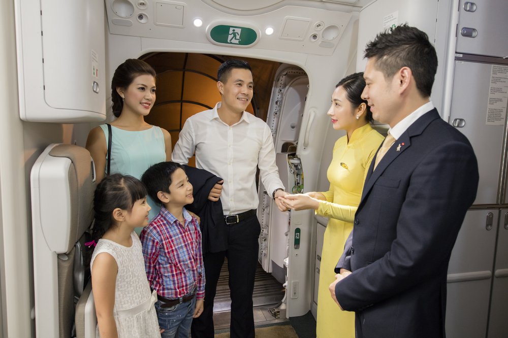 Anh 2 - Hanh khach can ngoi dung so ghe ghi tren the len tau hoac theo su huong dan cua tiep vien