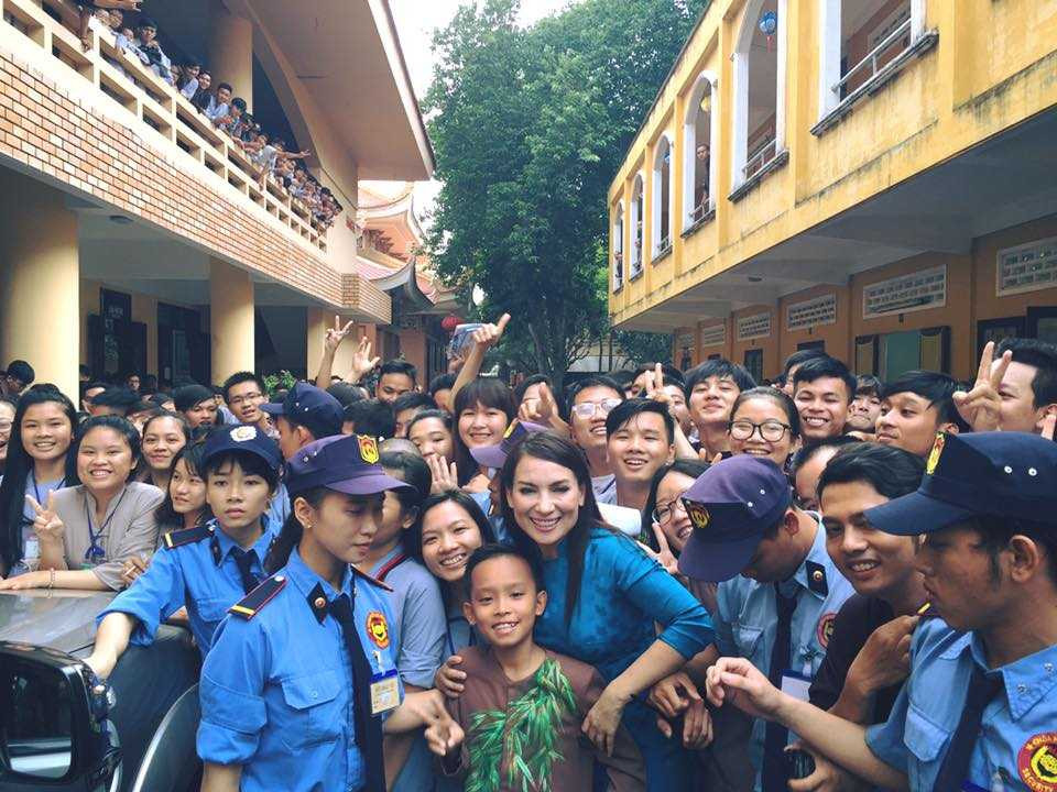 13692508_918990484890025_