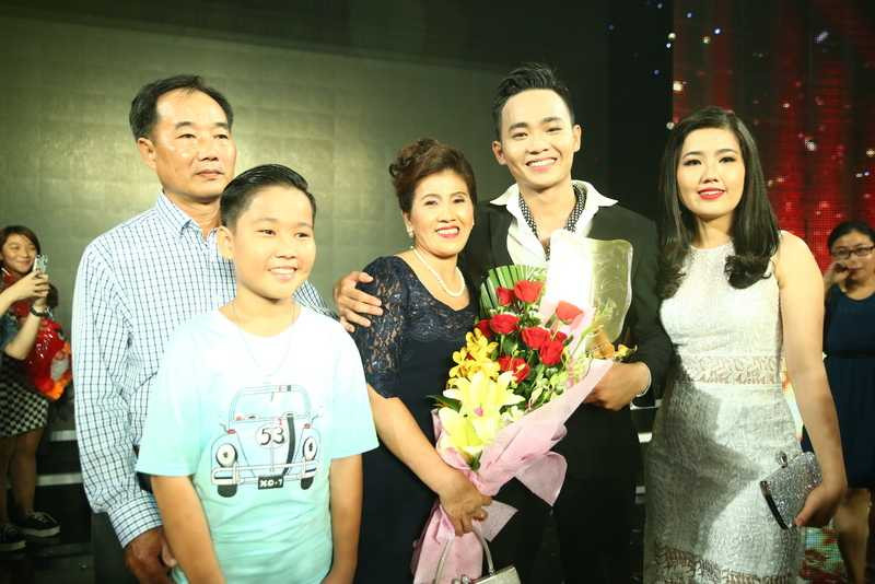 Anh Tu ben bo me - Chi ga