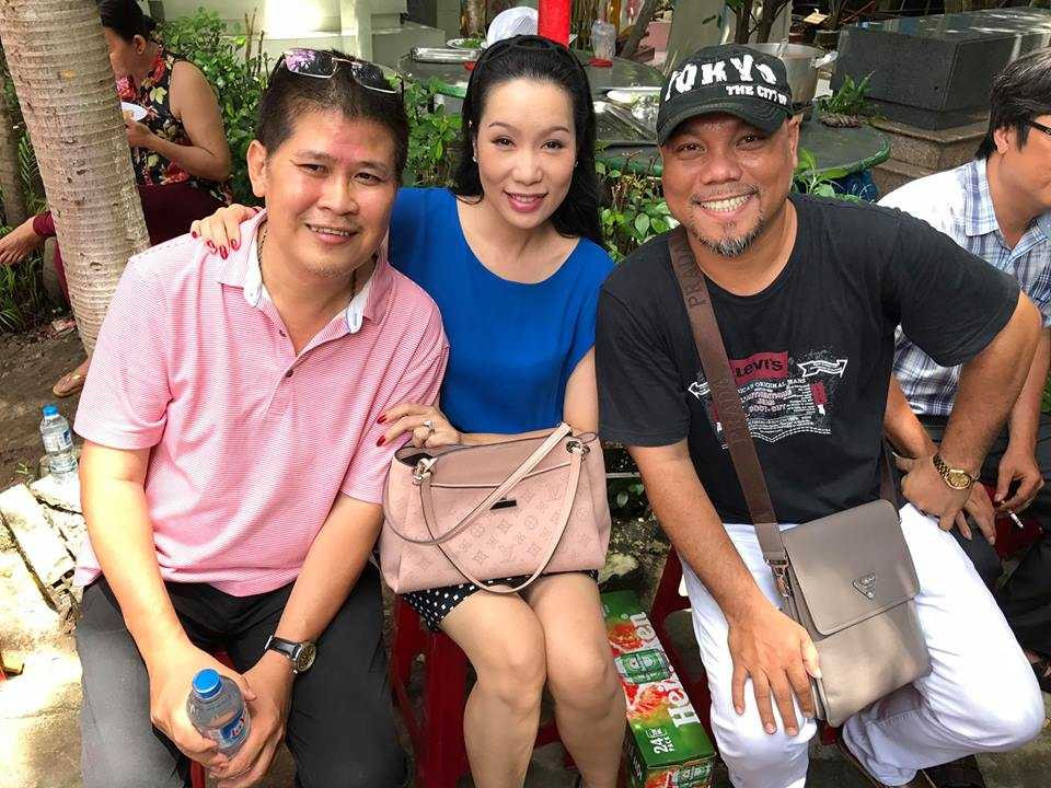 14517590_1238983949473696