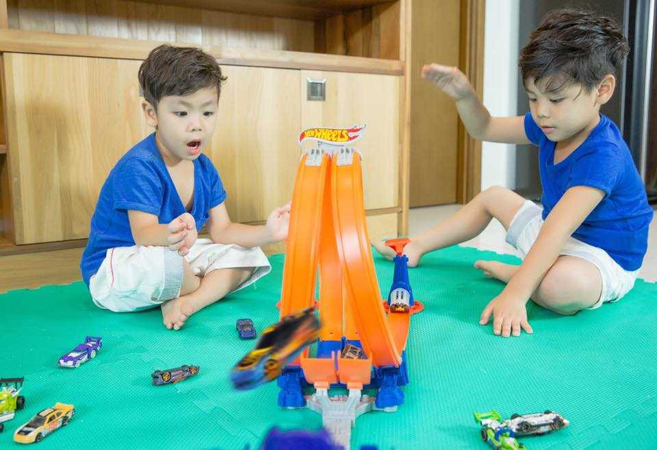 14237531_1015384825345119