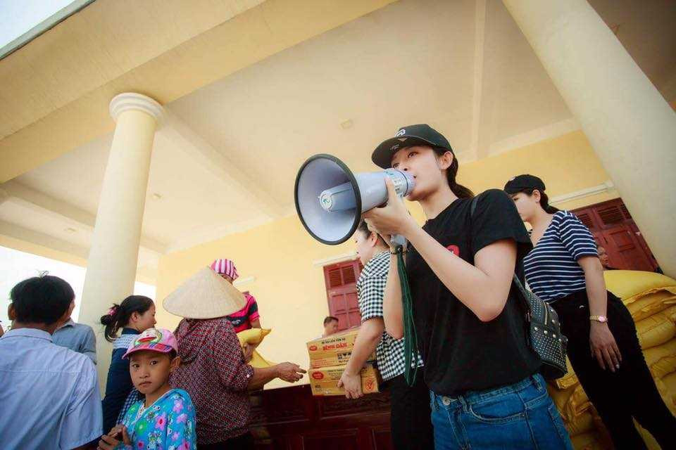 14695343_610644822470362_