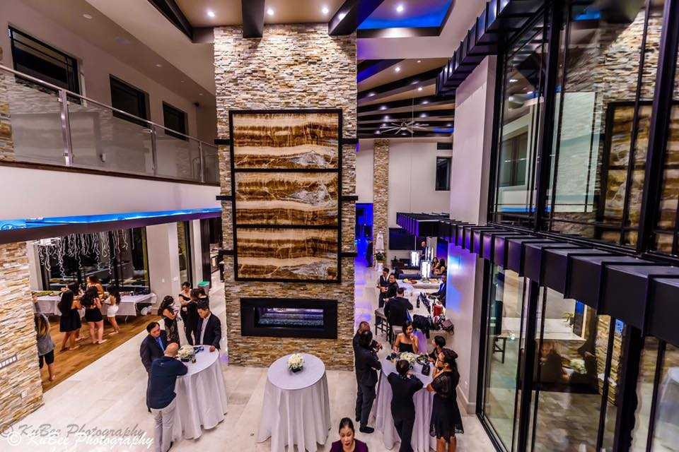 14563354_1015755942566550