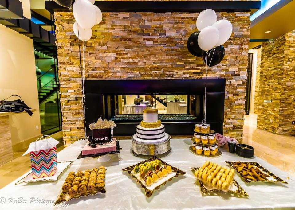 14650094_1015755942552050