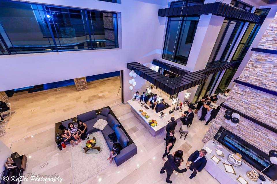 14670712_1015755942679550