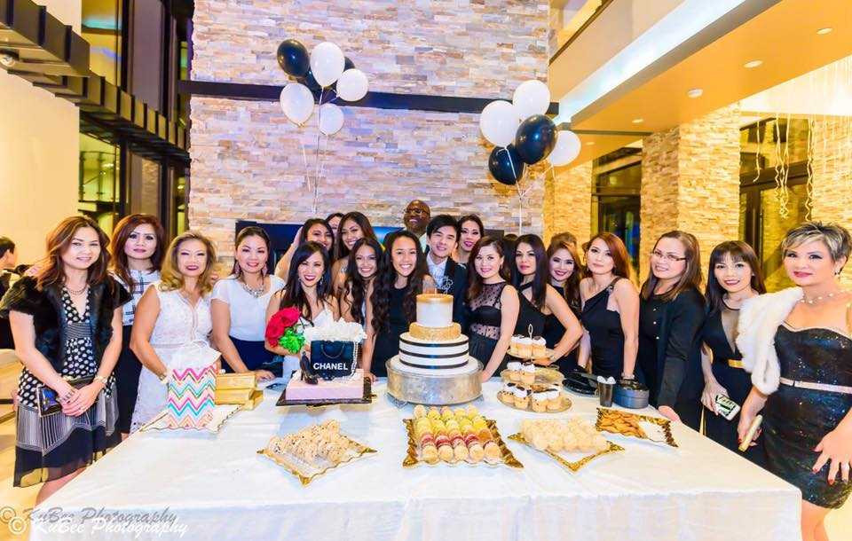 14670762_1015755942230550