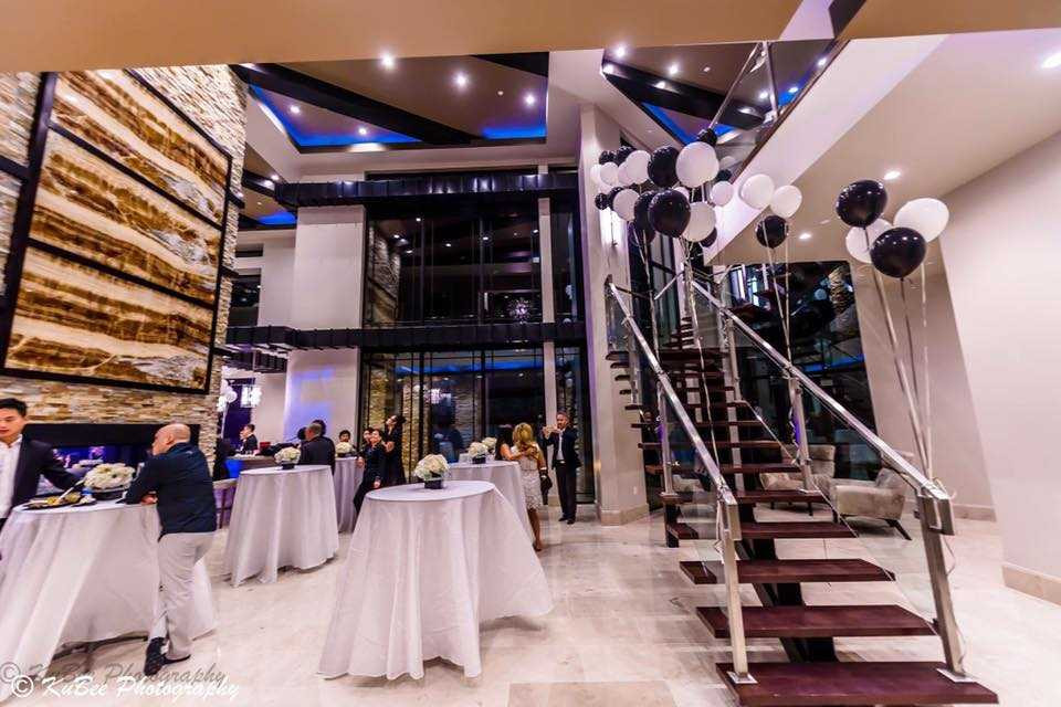 14716044_1015755942571550