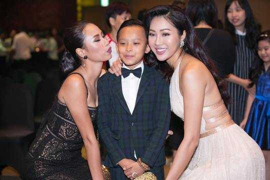 14572820_1842115516021957