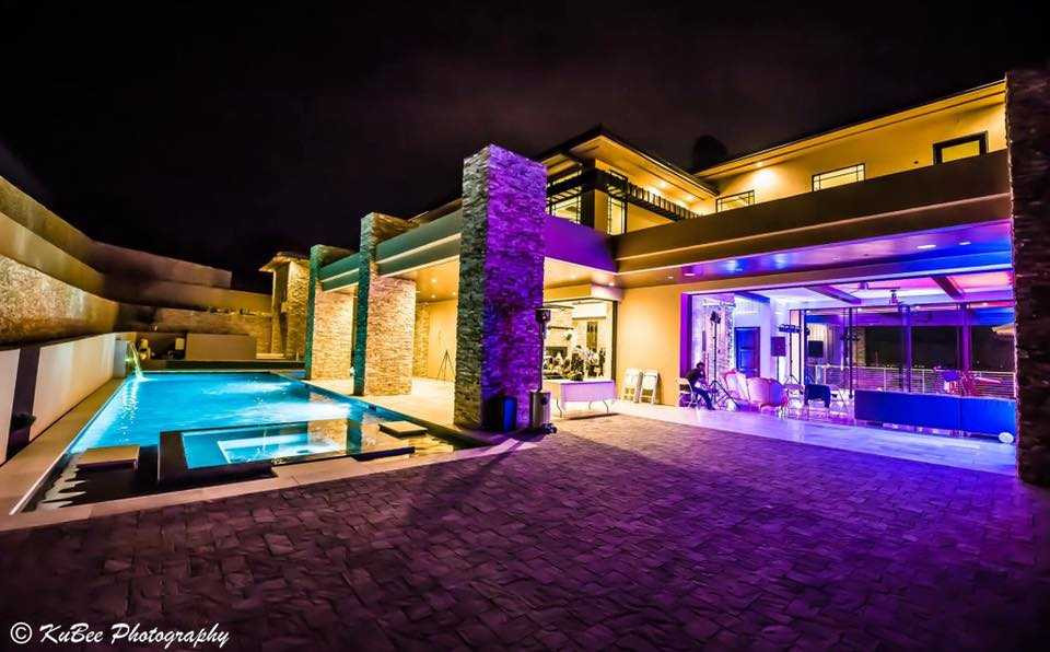 14590452_1015757716518050