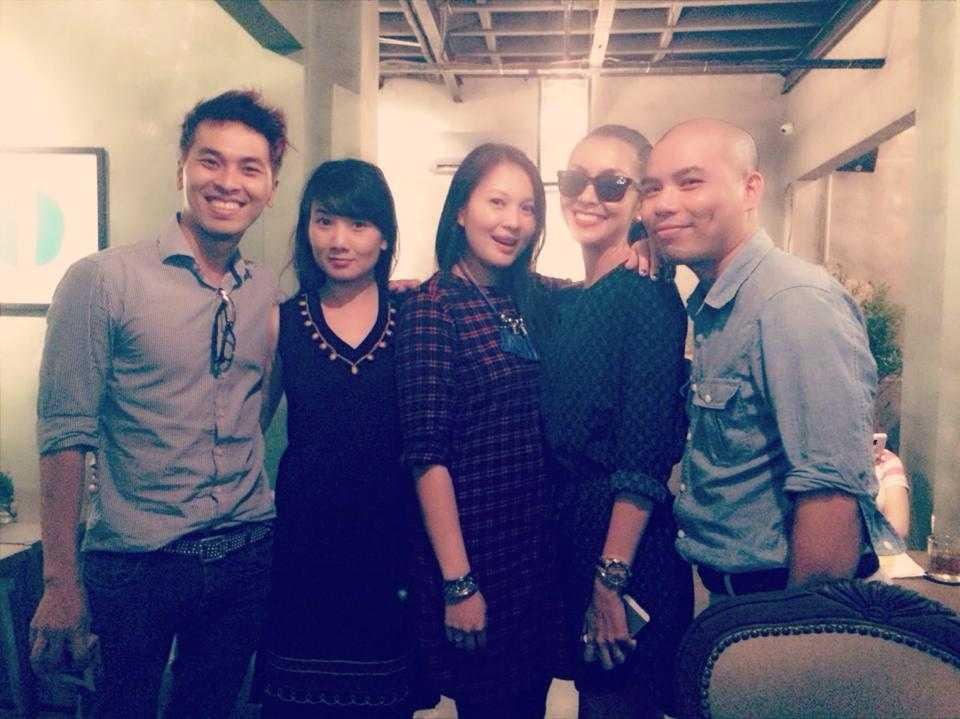 1525336_238243519678833_1