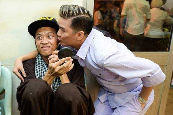 15319030_750619471781196_