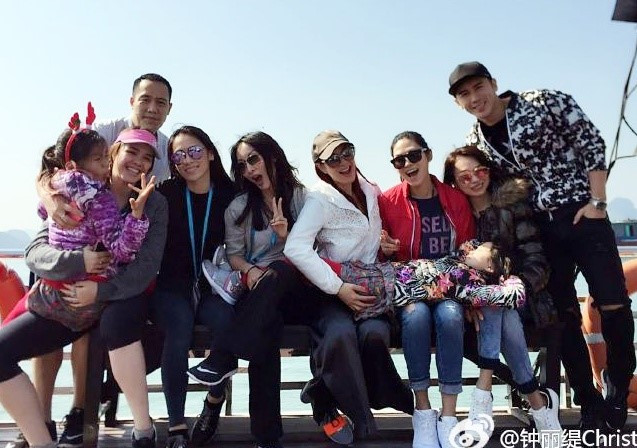 Sao nu goc Viet va chong kem 12 tuoi du lich Ha Long hinh anh 2