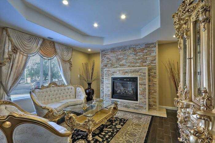 16142900_1015805144506050