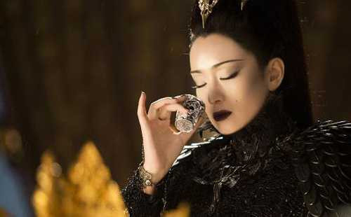 10-phien-ban-cai-bien-tay-du-ky-khac-la-nhat-tren-man-bac-3