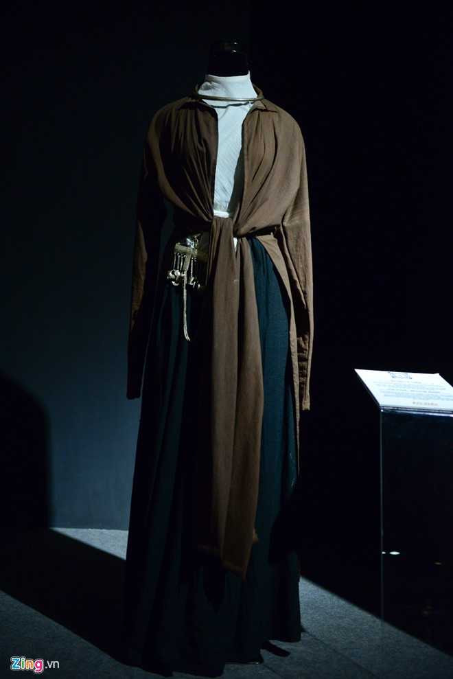 Ao dai Viet cach tan the nao qua cac giai doan lich su? hinh anh 2
