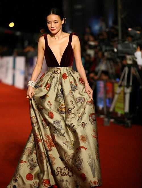 thu ky co chong cang nong bong hon thoi son roi hinh anh 9