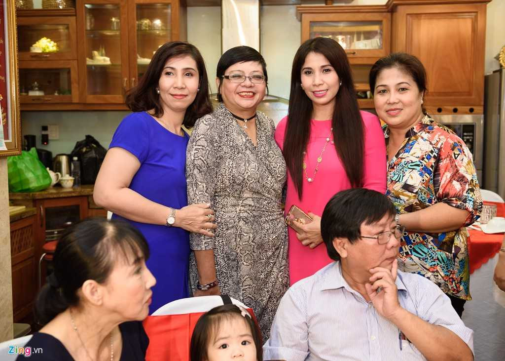 Ly Hung, Ly Huong to chuc tiec mung tho NSND Ly Huynh hinh anh 5