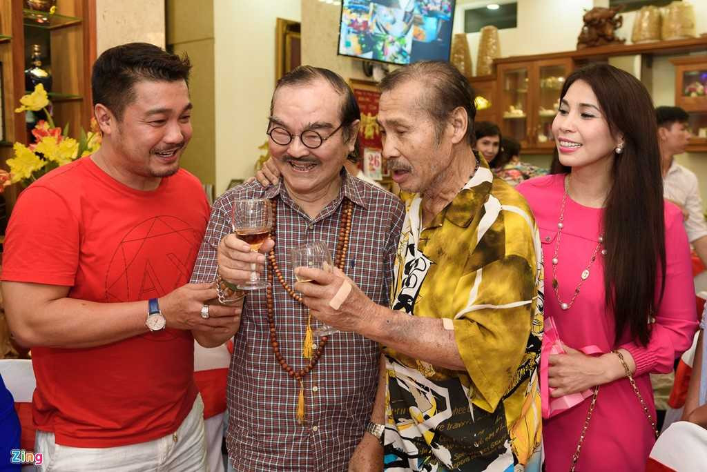 Ly Hung, Ly Huong to chuc tiec mung tho NSND Ly Huynh hinh anh 9