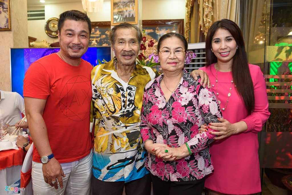 Ly Hung, Ly Huong to chuc tiec mung tho NSND Ly Huynh hinh anh 1