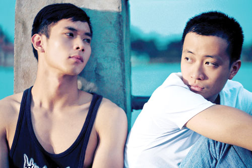 hotboy-noi-loan-3-nguoi-cu-cua-dang-0