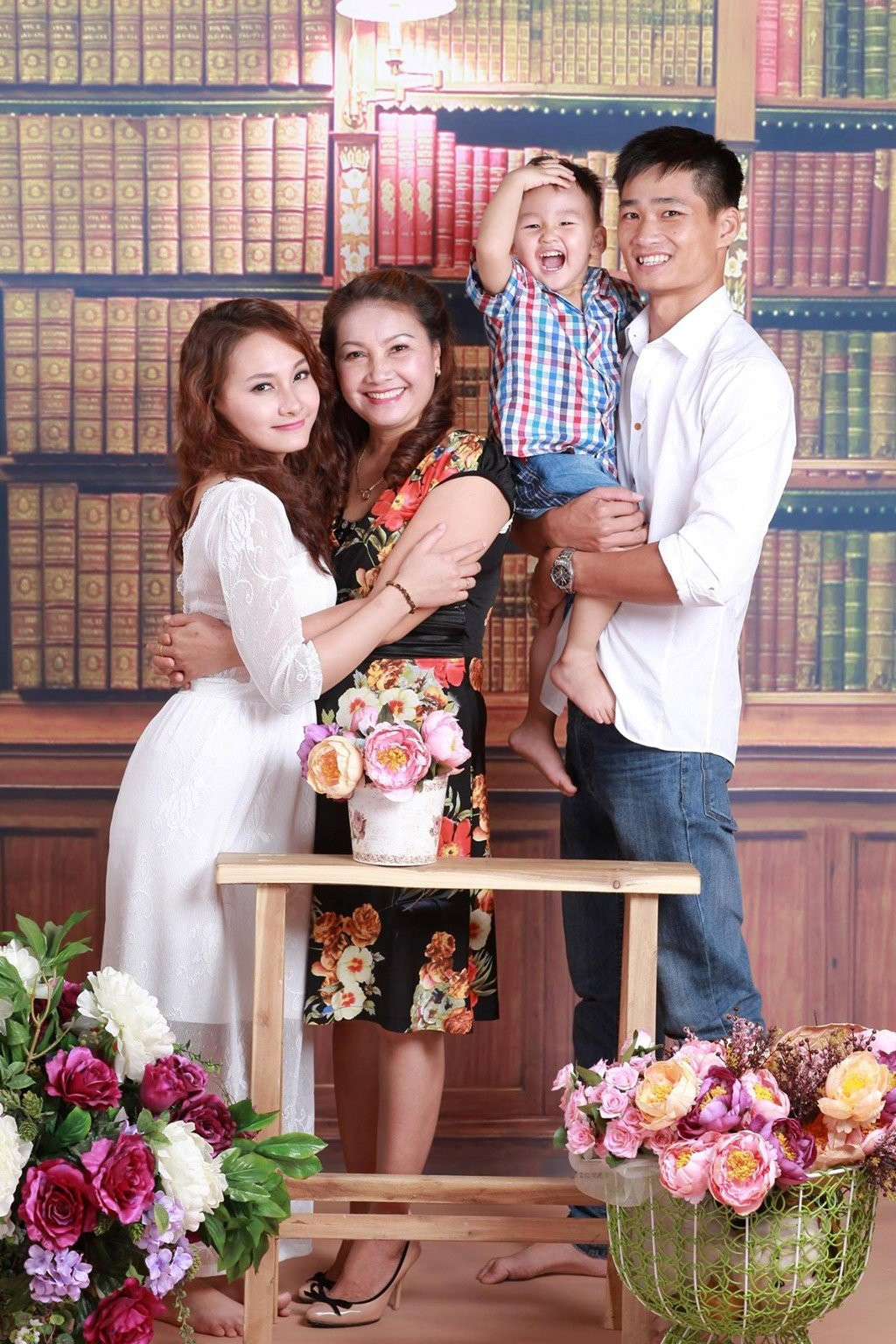 Chong con ngoai doi thuc cua nang dau phim 'Song chung voi me chong' hinh anh 1