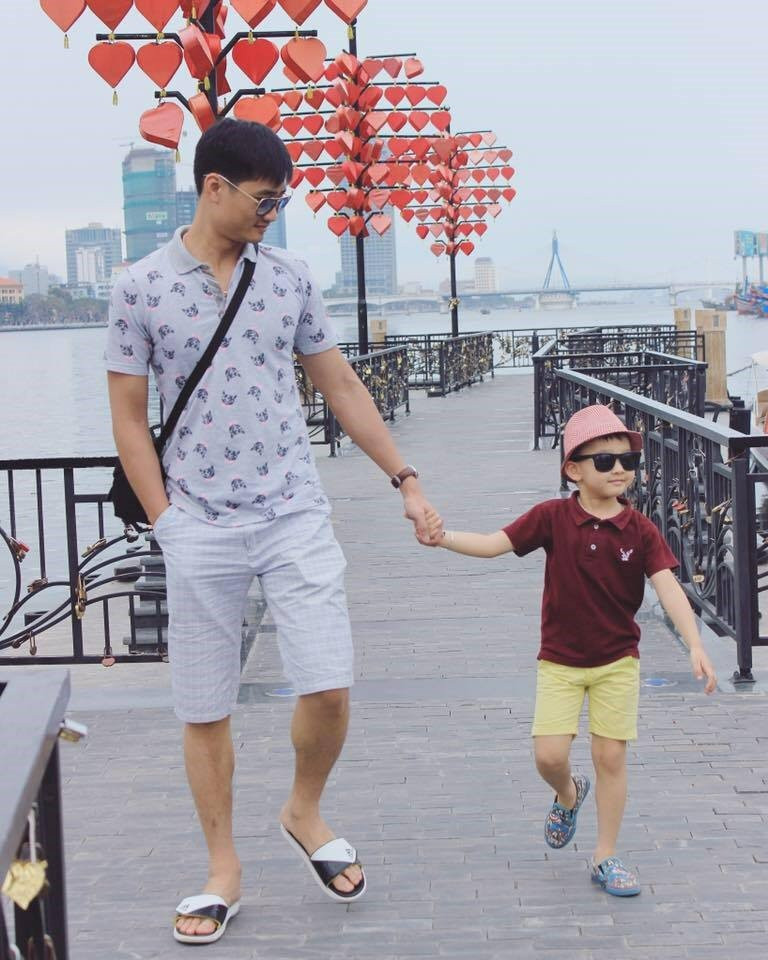 Chong con ngoai doi thuc cua nang dau phim 'Song chung voi me chong' hinh anh 4