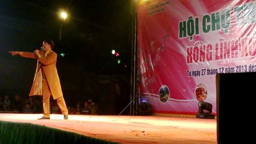 soc voi cat-xe hat san khau 