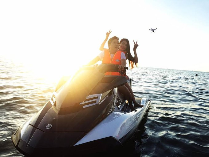 nha-phuong-mac-bikini-om-chat-truong-giang-tren-bien-6