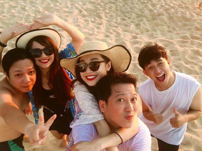 nha-phuong-mac-bikini-om-chat-truong-giang-tren-bien-4