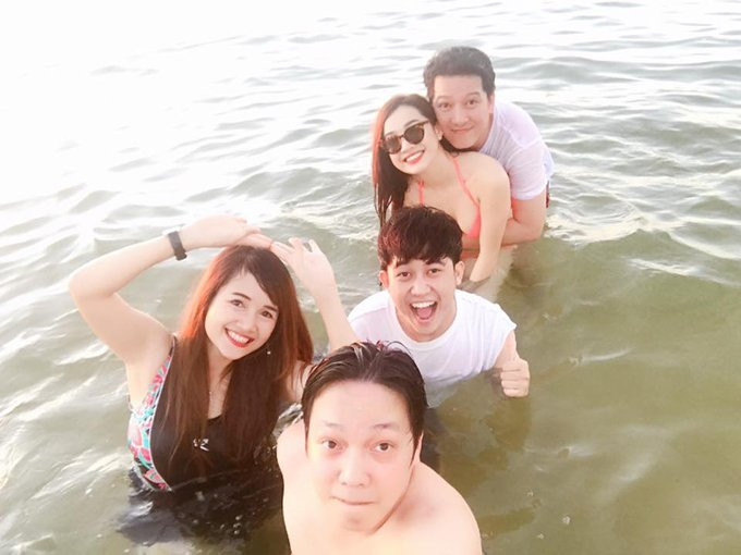 nha-phuong-mac-bikini-om-chat-truong-giang-tren-bien