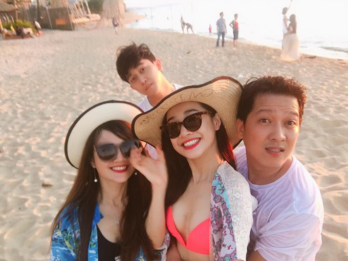 nha-phuong-mac-bikini-om-chat-truong-giang-tren-bien-3