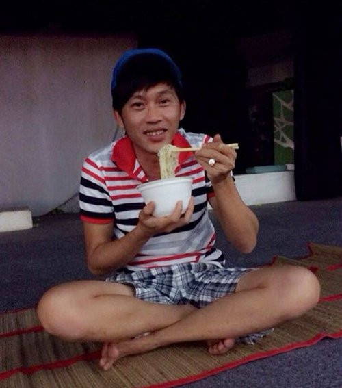 Có xế hộp 2,3 tỷ, Hoài Linh vẫn ôm vật này khi 