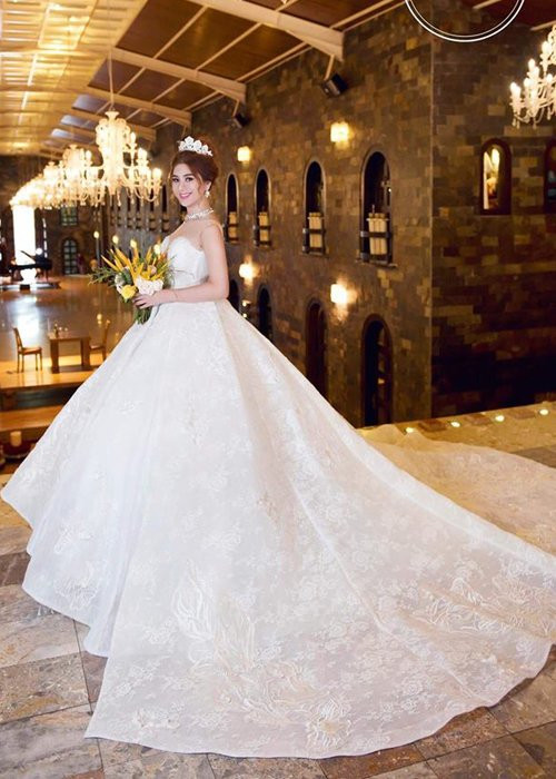 ca-si-chuyen-gioi-lam-khanh-chi-hon-chong-dien-trai-trong-anh-cuoi-7