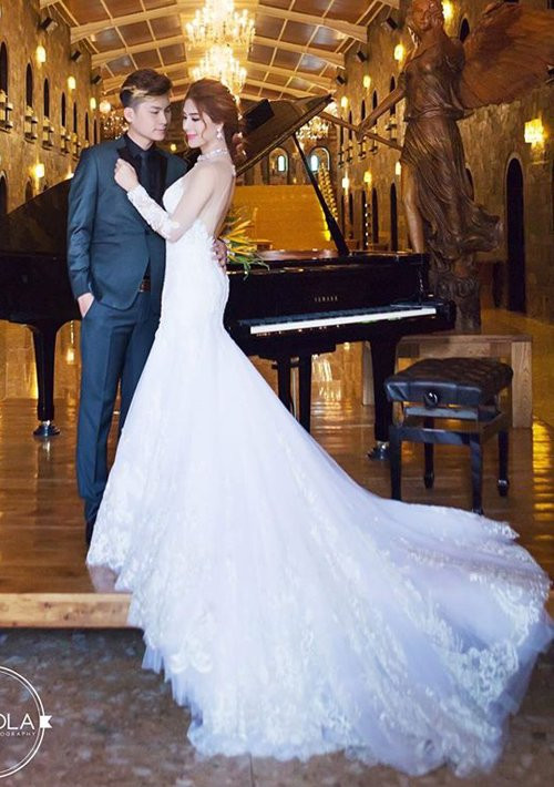 ca-si-chuyen-gioi-lam-khanh-chi-hon-chong-dien-trai-trong-anh-cuoi