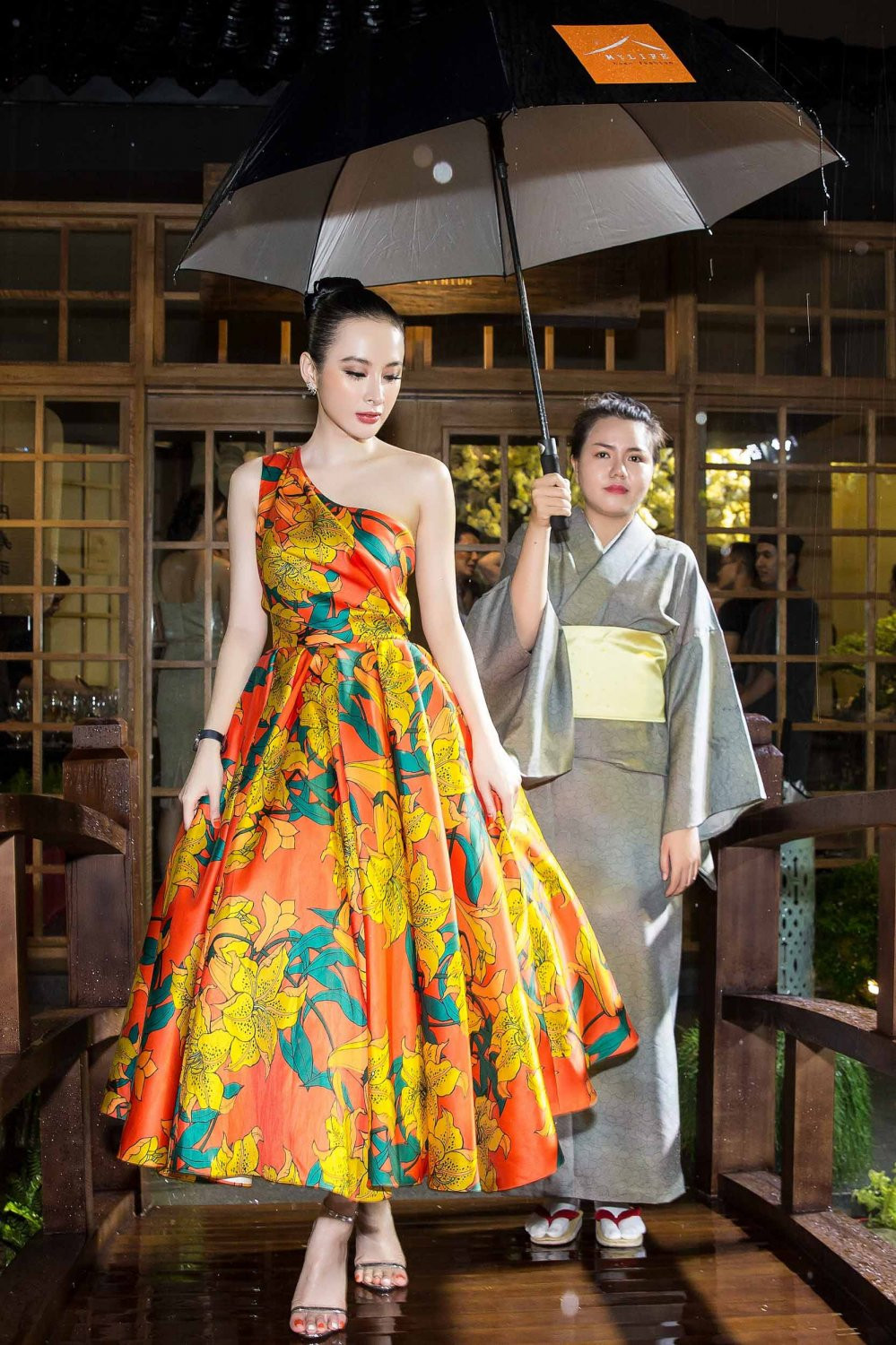 ANGELA PHUONG TRINH _ DIEN DAM XOE BONG NOI BAT (1)