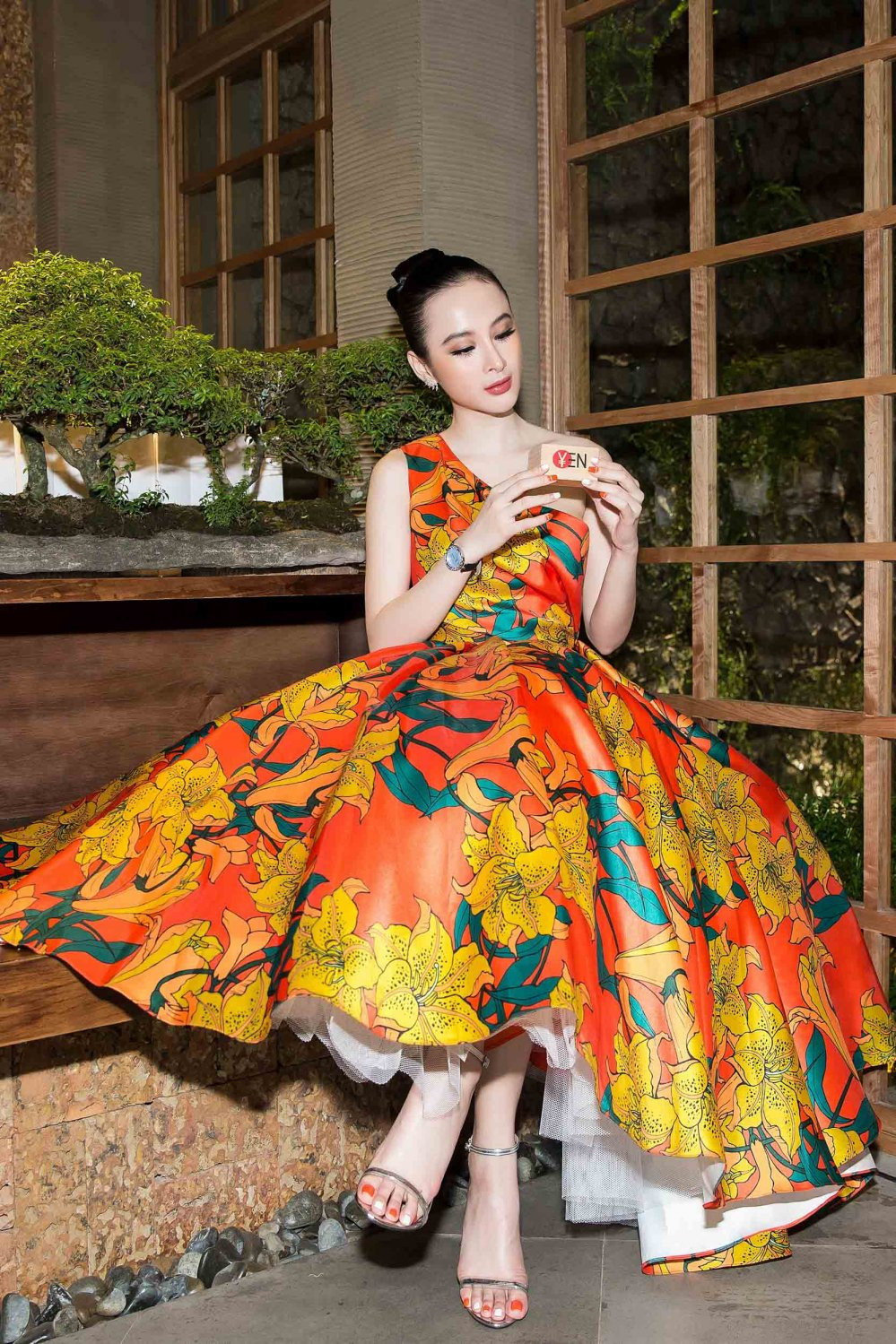 ANGELA PHUONG TRINH _ DIEN DAM XOE BONG NOI BAT (4) 3