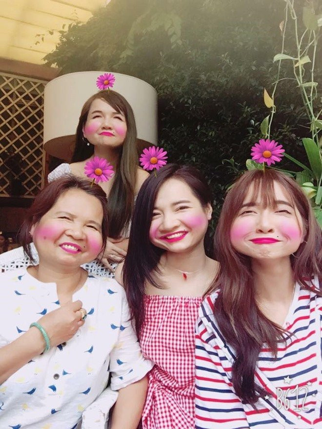 Nhã Phương đăng ảnh cả nhà, fan lại trầm trồ vì nhan sắc các chị em! - 6