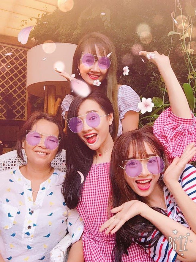 Nhã Phương đăng ảnh cả nhà, fan lại trầm trồ vì nhan sắc các chị em! - 5