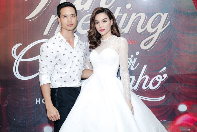 ho-ngoc-ha-giua-toi-va-kim-ly-co-su-dong-cam