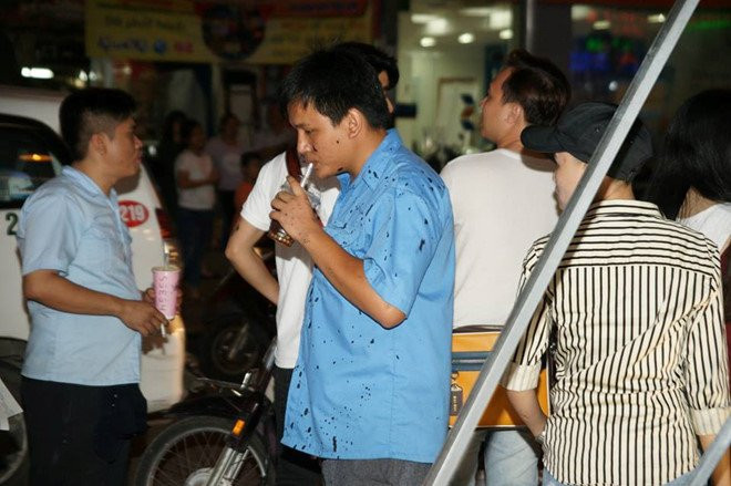 Quan tra sua cua Pham Huong bi tat son trong ngay khai truong hinh anh 4