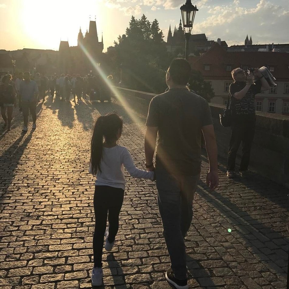 Những bức ảnh giản dị nhưng đong đầy hạnh phúc của tổ ấm Triệu Vy - Huỳnh Hữu Long-1