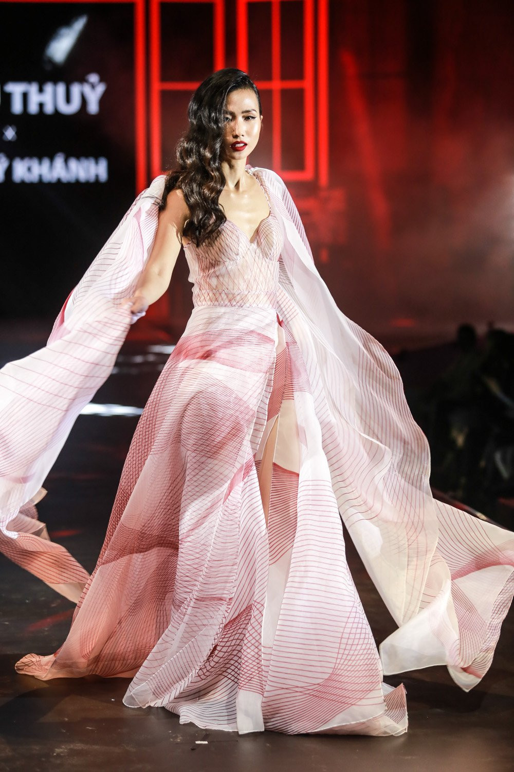 TEAM QUYEN RU (MAU THUY_LY QUI KHANH_DAU TRUONG PHONG CACH) (22) 14