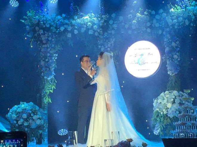 Giam doc VTV24 Quang Minh nghen giong trong le cuoi hinh anh 2