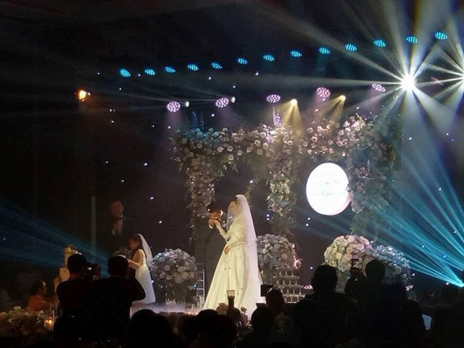 Giam doc VTV24 Quang Minh nghen giong trong le cuoi hinh anh 1