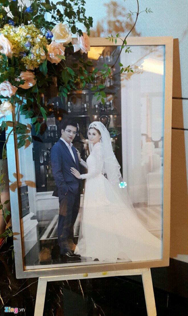 Giam doc VTV24 Quang Minh nghen giong trong le cuoi hinh anh 5