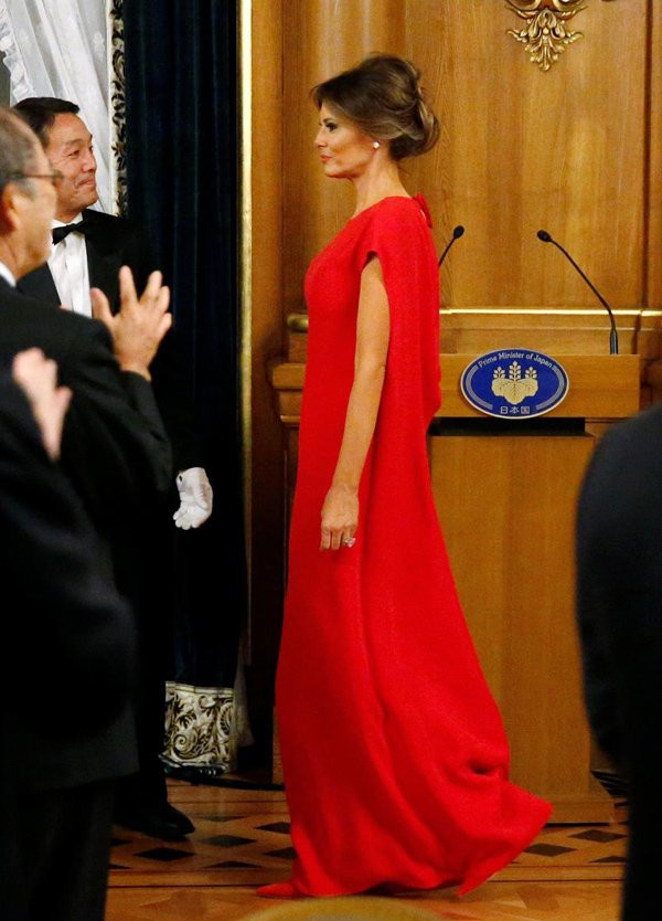 loat-vay-ao-1-ty-dong-cua-melania-trump-trong-chuyen-cong-du-chau-a-8