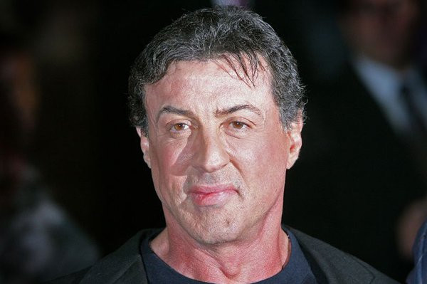 sylvester-stallone-bi-to-cao-ep-thieu-nu-16-tuoi-quan-he-tinh-duc-tap-the