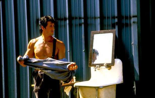 sylvester-stallone-bi-to-cao-ep-thieu-nu-16-tuoi-quan-he-tinh-duc-tap-the-1